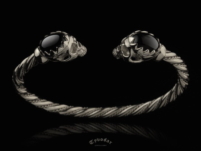 onyx_skull_bracelet_v4.jpg