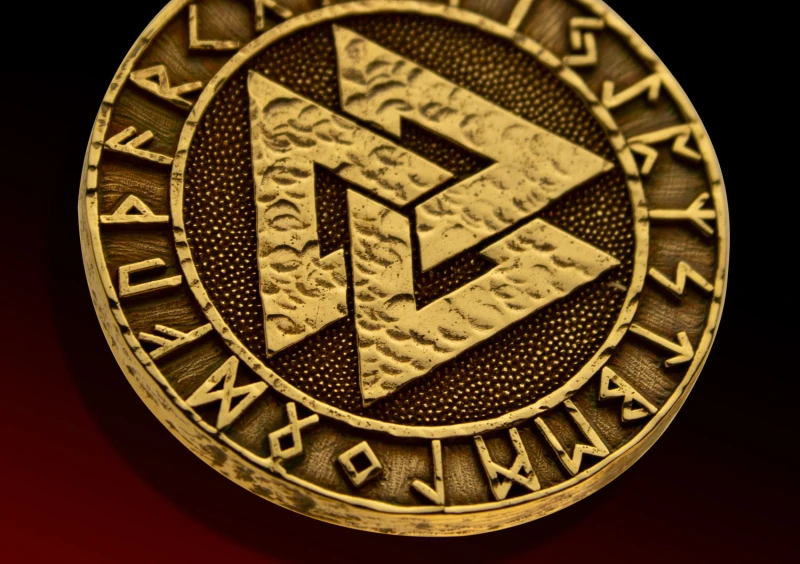 gold_valknut_v4.jpg