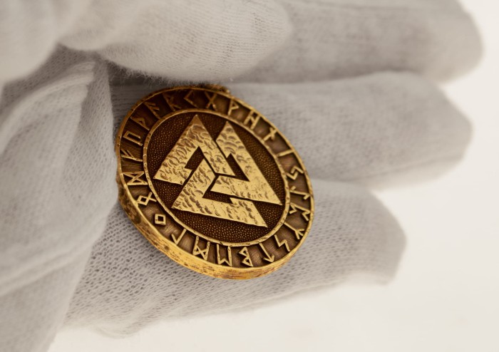 gold_valknut_v3.jpg