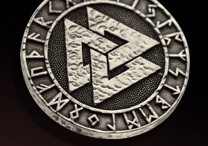 gold_valknut_v4.jpg