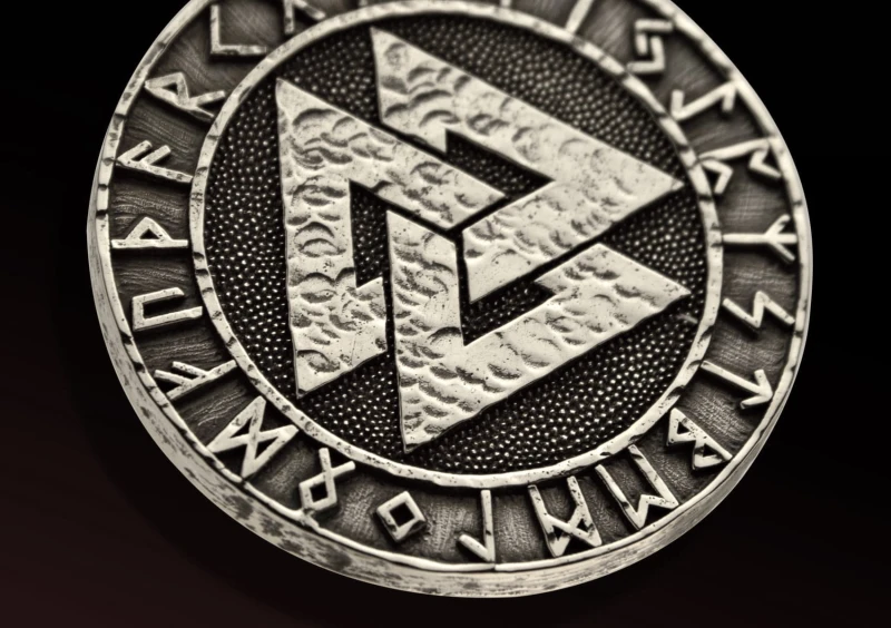 gold_valknut_v4.jpg