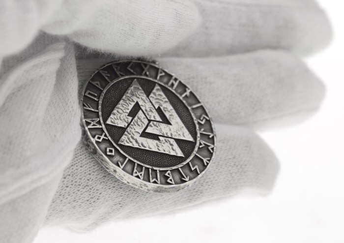 gold_valknut_v3.jpg