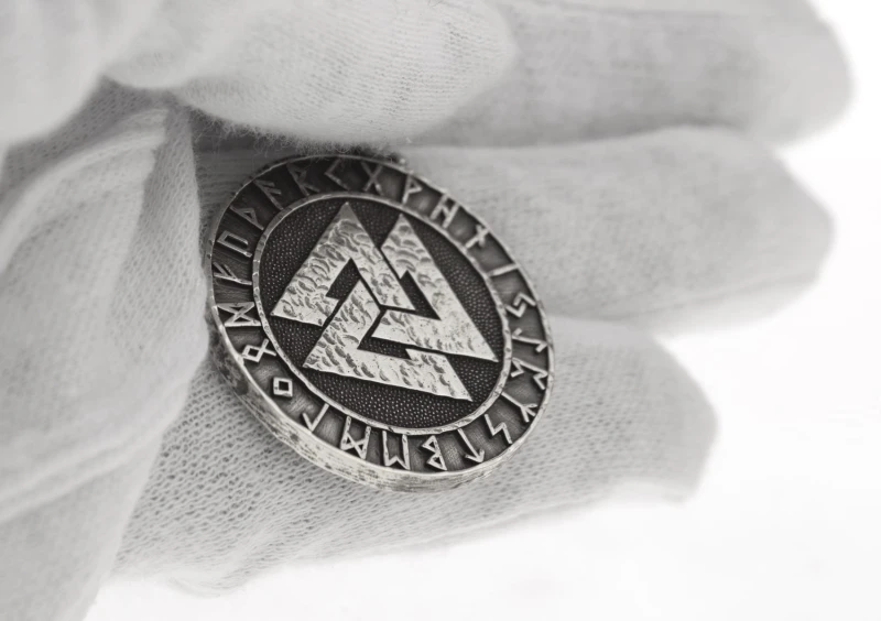 gold_valknut_v3.jpg