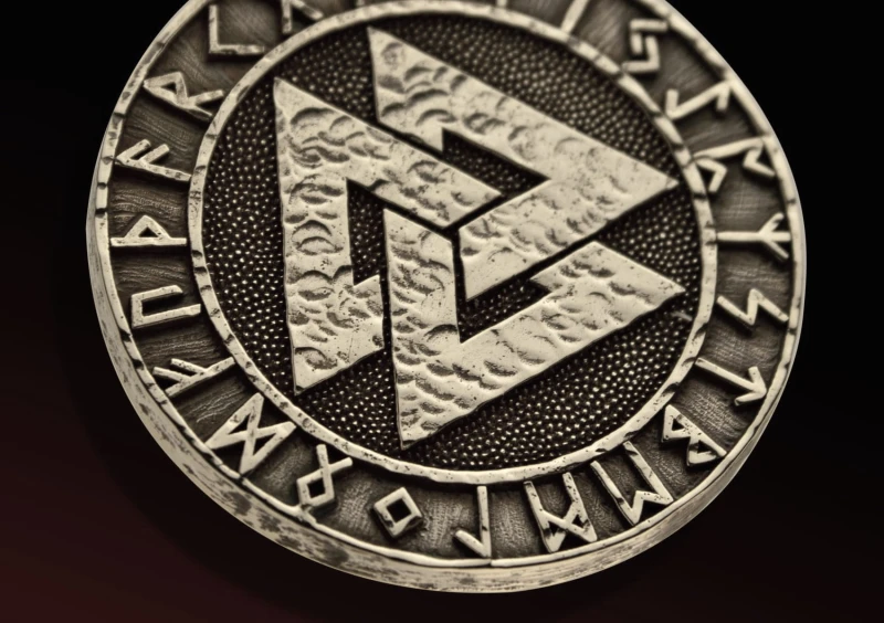 gold_valknut_v4.jpg