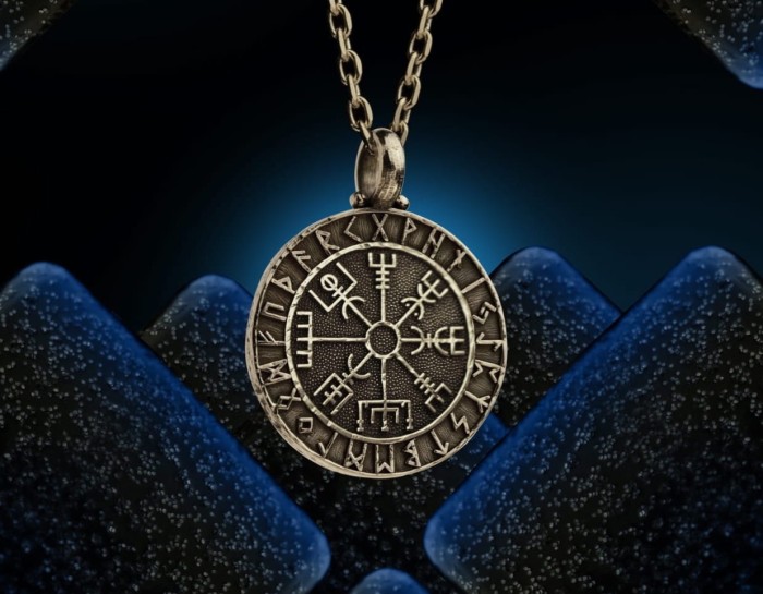 vegvisir_necklace_v888.jpg
