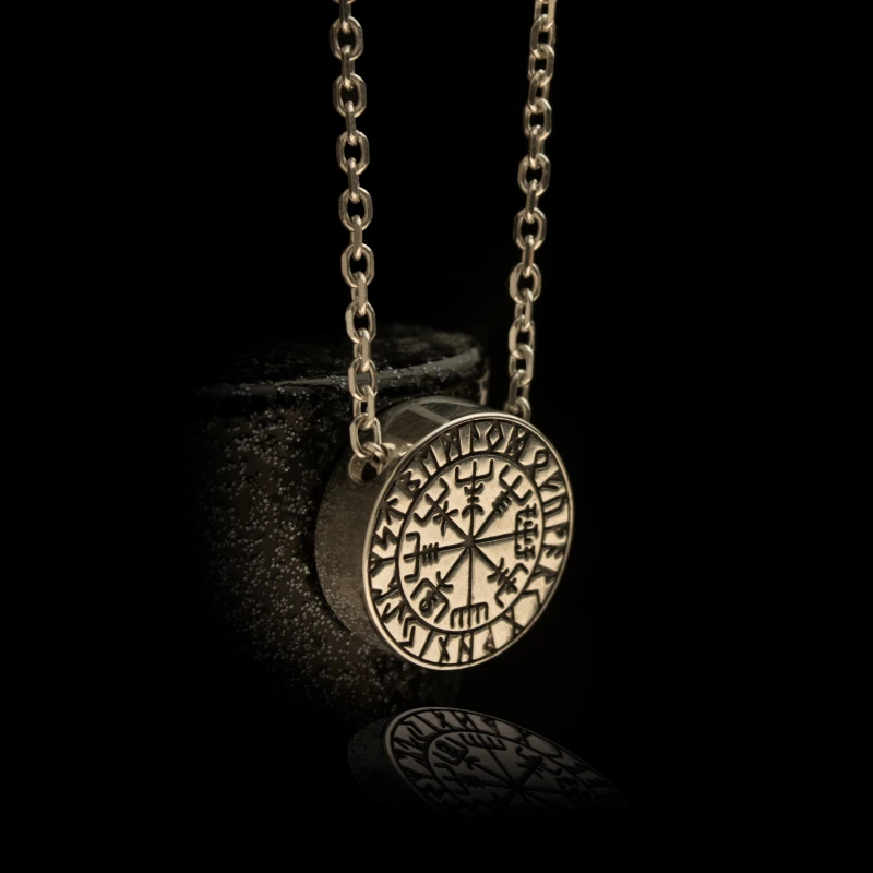 VEGVISIR_necklace_05.jpg