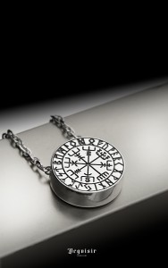 VEGVISIR_necklace_01.jpg