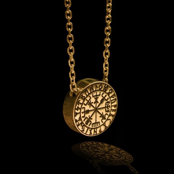 VEGVISIR_gold_necklace_01.jpg