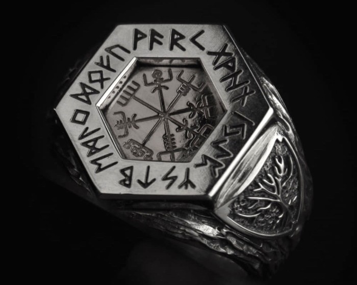 Gold_vegvisir_ring_v3.jpg