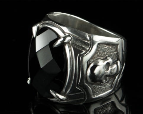 onyx_skull_ring.jpg