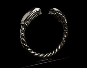 alien_cuff_bracelet_17.jpg