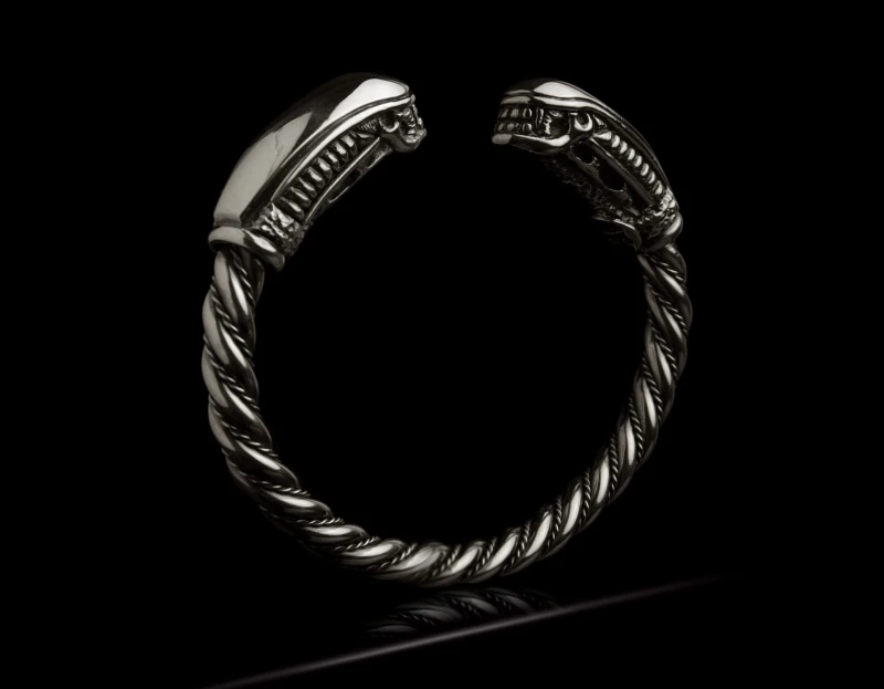 alien_cuff_bracelet_17.jpg