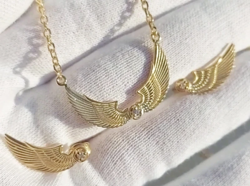 Gold angel wing necklace7777.jpg
