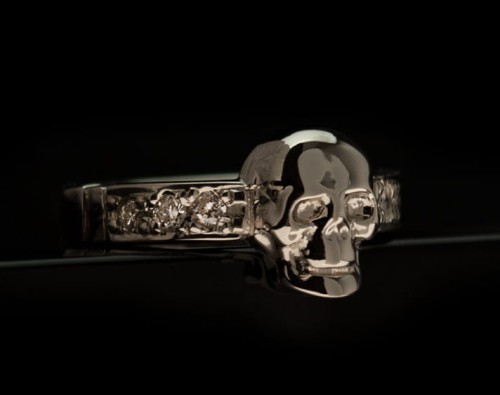 Pierścionek zaręczynowy z czaszką i diamentami | TYVODAR
