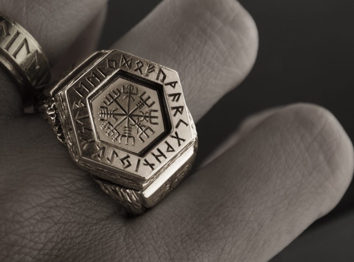 viking_rune_ring_v1.jpg