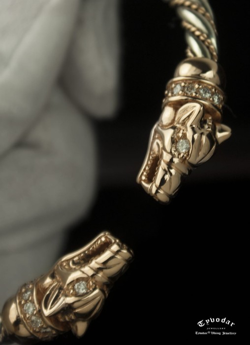 gold_fenrir_bracelet2.jpg