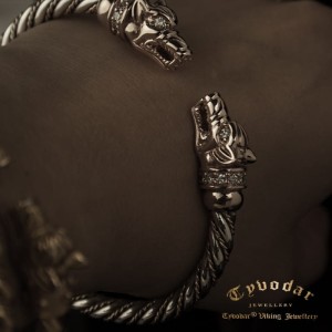 fenrir_bracelet.jpg