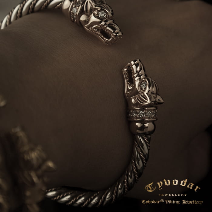 fenrir_bracelet.jpg