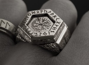 viking_rune_ring_v2.jpg