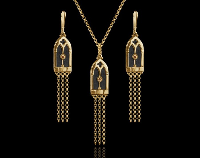 gold_gothic_jewlery.jpg