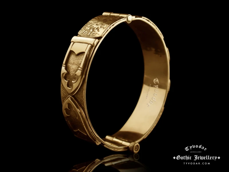 gold_gothic_bracelet.jpg