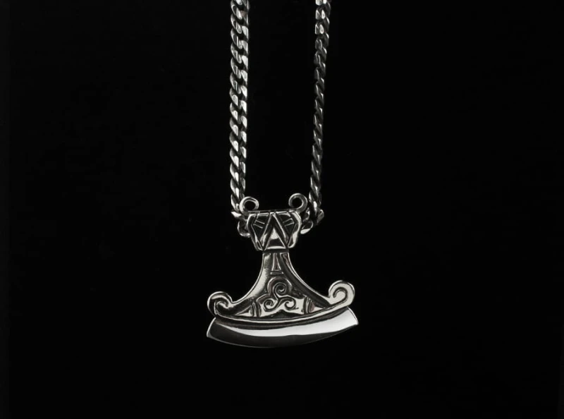 PERUN_PENDANT_NECKLACE_O3.jpg