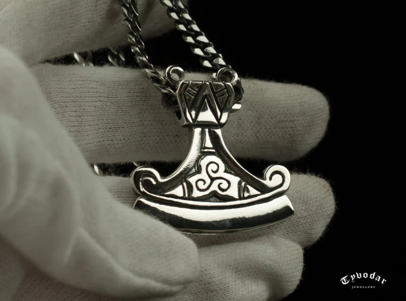 PERUN_PENDANT_NECKLACE_O4.jpg