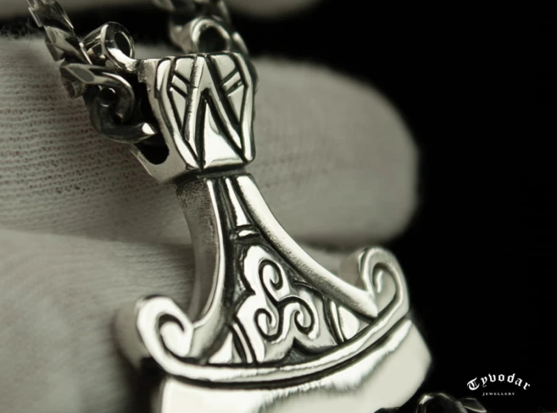 PERUN_PENDANT_NECKLACE_O5.jpg