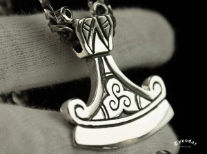 PERUN_PENDANT_NECKLACE_O6.jpg