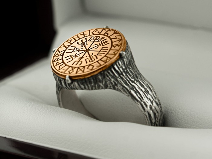vegvisir_viking_ring.jpg