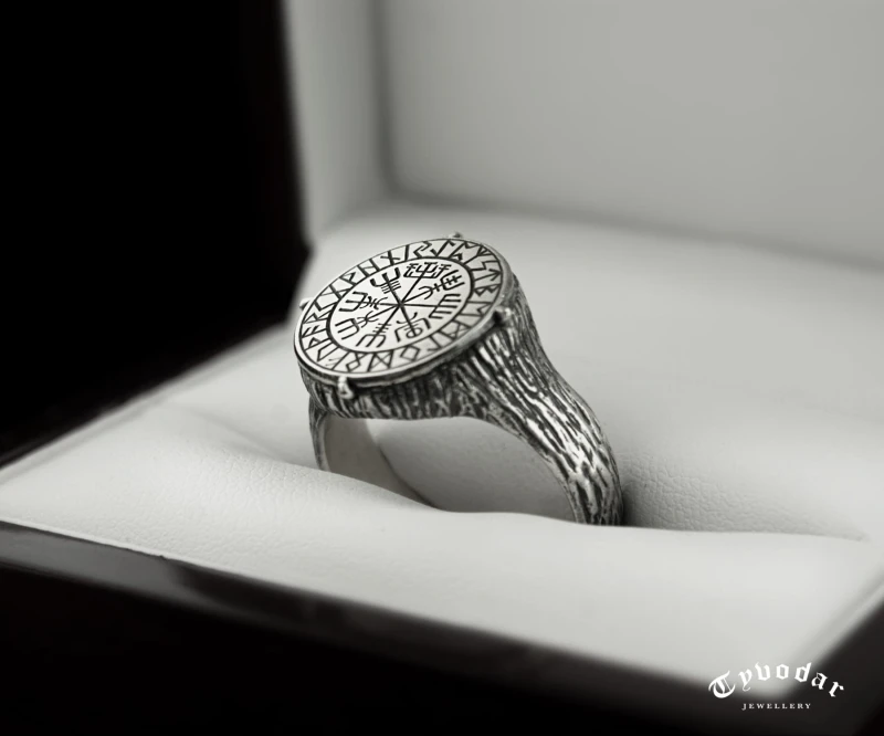 viking_runes_ring.jpg