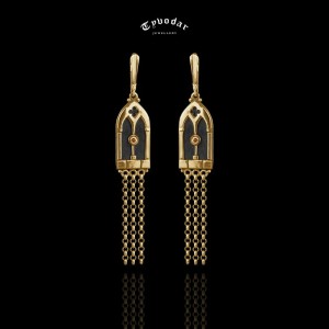 gold_gothic_earrings.jpg