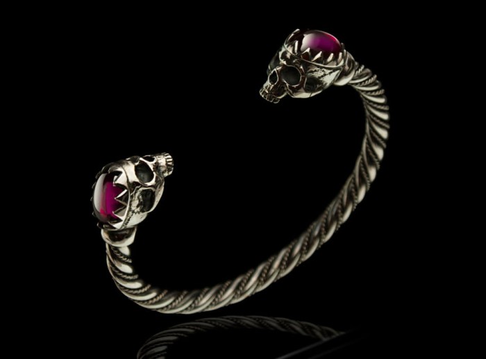 cuff_skull_bracelet_v1.jpg