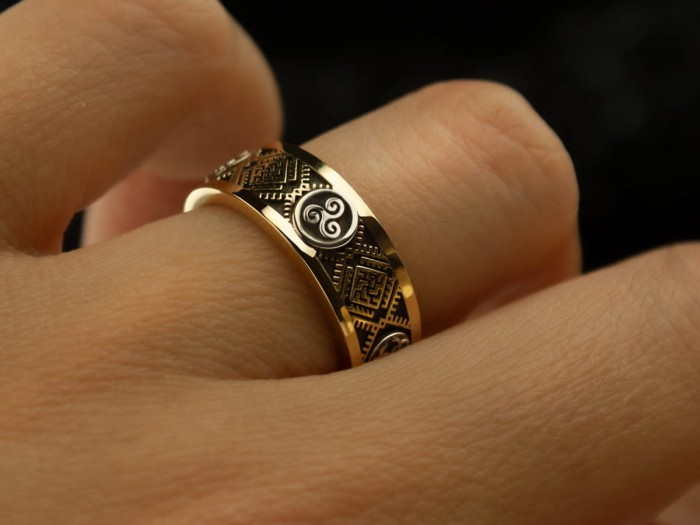 gold_kolovrat_ring.jpg