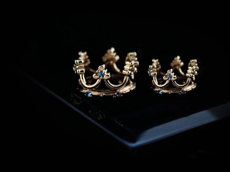 crown_wedding_rings.jpg