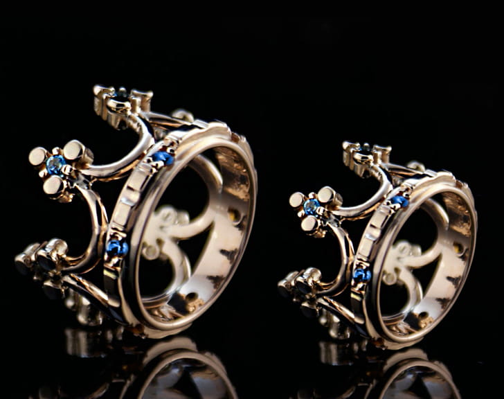 gold_crown_wedding_topaz_rings.jpg
