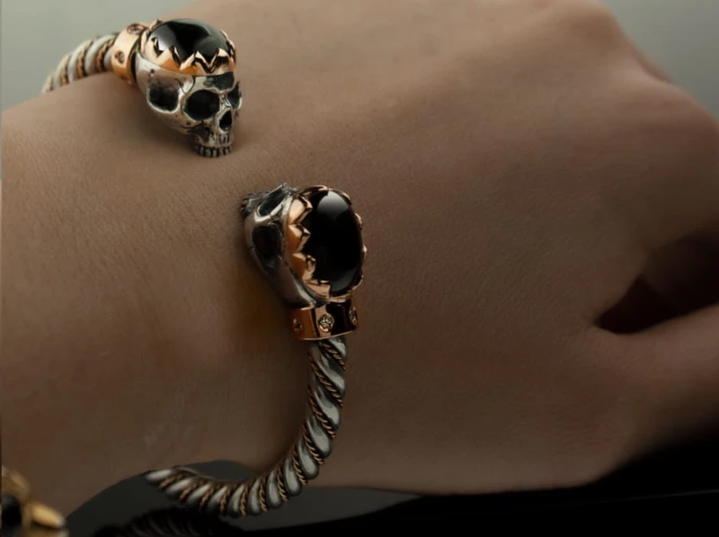 gold14k_skull_cuff.jpg