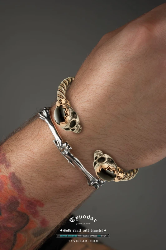 gold_skull_cuff_bracelet_10.jpg