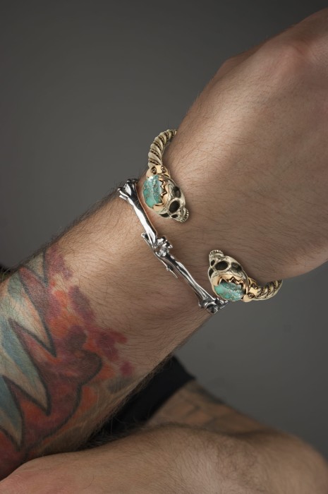gold_skull_cuff_bracelet_turkus.jpg
