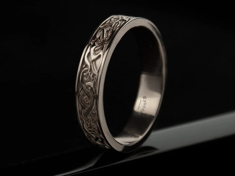 viking_wedding_withe_gold_ring.jpg