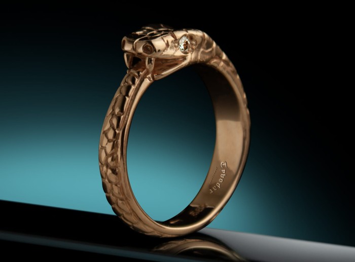 Diamond gold ring Jormungand.jpg
