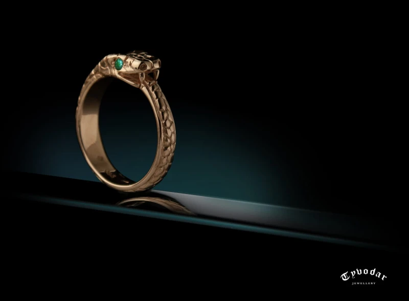 Emerald snake ring | Tyvodar.jpg