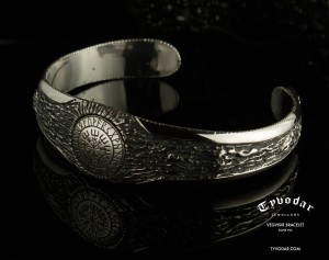 VEGVISIR_bracelet_silver_v3.jpg