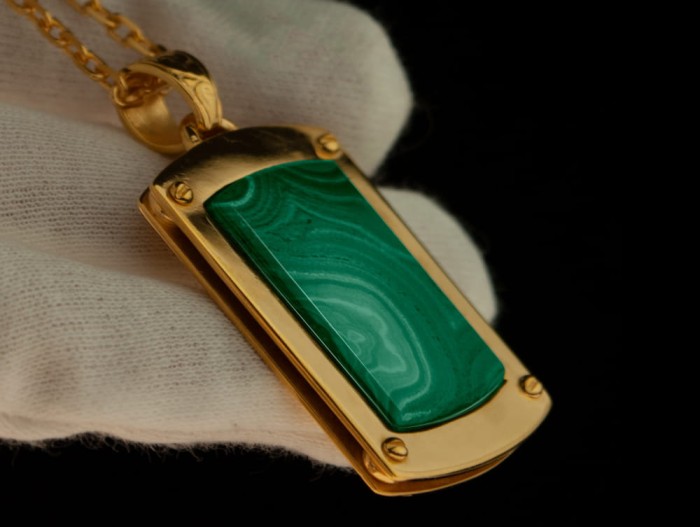 dog_tag_valknut_malachit.jpg