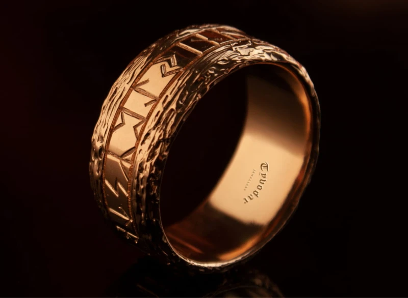 Gold vegvisir ring_tyvodar.jpg