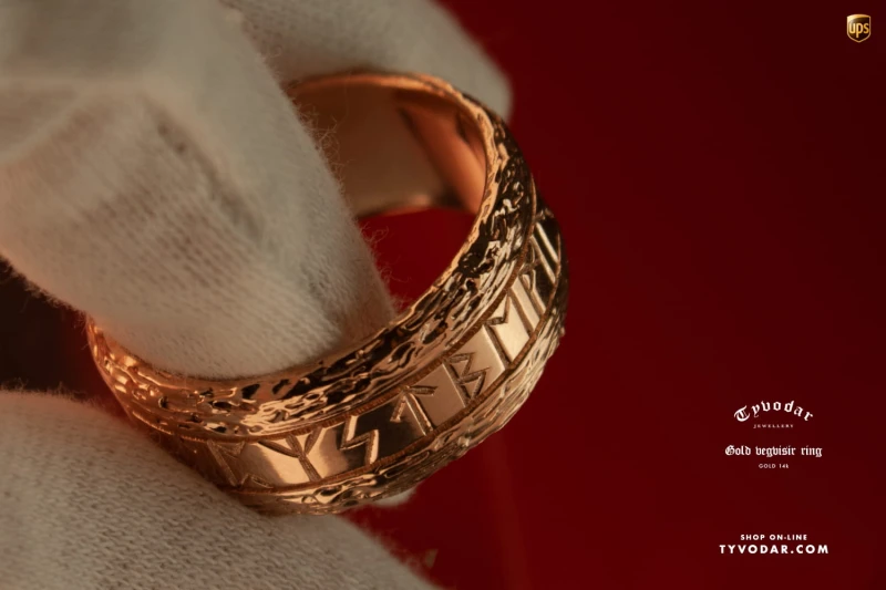 Gold vegvisir ring03.jpg