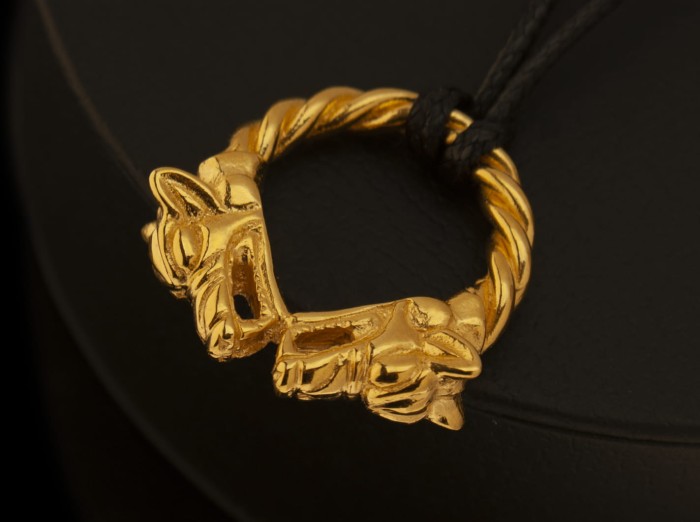gold_fenrir_necklace_v10.jpg