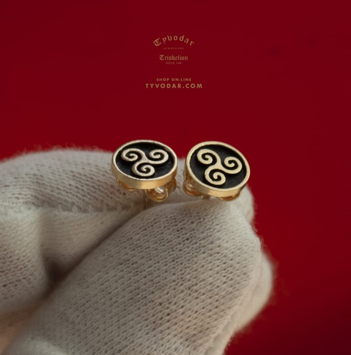 Triskelion_earrings_v1.jpg