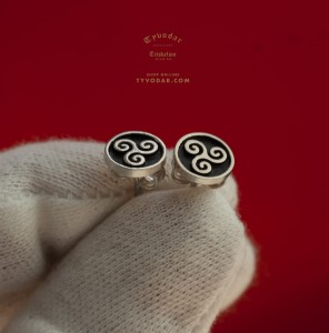 Triskelion_earrings_v1.jpg