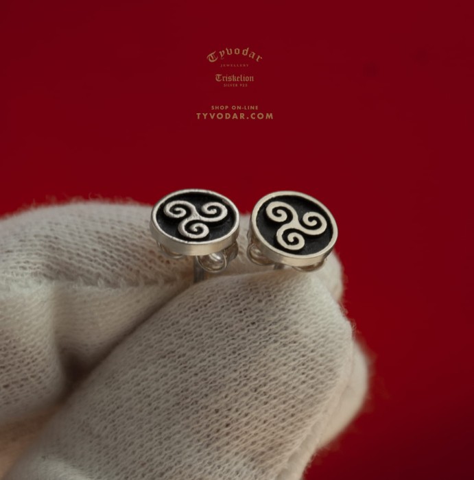 Triskelion_earrings_v1.jpg